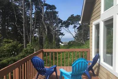 Image de 3 Bedroom Haven By The Sea avec une vue magnifique sur l'océan et 2 maîtres pour 10 personnes