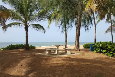Nous sommes prêts à vous accueillir dans notre Paradise Beach Condo - avec électricité et eau!