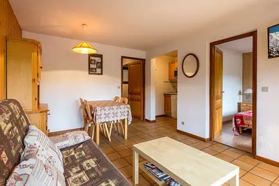 Image de Proche village, aux pistes et espace aquatique, 2 pièces + coin nuit, garage, animaux admis