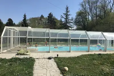 Image de Grande maison avec piscine et jaccuzi