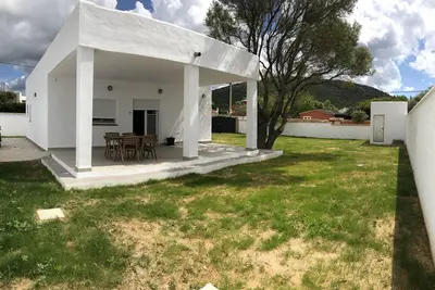Image de Villa à Los Caños de Meca de 600m2 de terrain à côté du champ et de la plage.