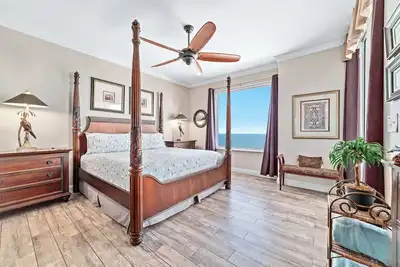 Image de Condo spacieux de luxe Indigo - Traitez directement avec les propriétaires, très propre, 5 étoiles