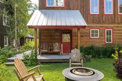 Image de Retraite en ville de Coal Creek! 3br \/ 3 Ba complets - Slps 8+ - 2 pâtés de maisons de Elk Ave!