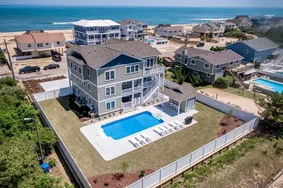 Image de Enfin | 200 m de la plage | Piscine privée, bain à remous