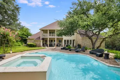 Image de Arrive Austin Country Club Estate | Jusqu'à 12 lits | 4 Mi à Dwtn | Piscine \/ Spa
