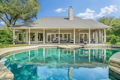 Image de Arrivez Authentic Westlake Estate | 4m du centre ville | Jusqu'Ă 14 Bds | Gameroom |
