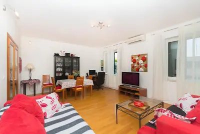 Image de Magnifique appartement dans une rue calme près de la mer, des plages et du centre-ville
