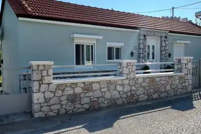 Image de Maison De Jardin En Arbre À Oliver PRÈS De La Plage