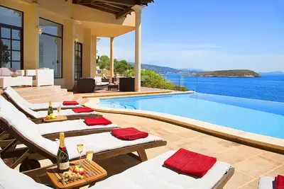 Image de Jacuzzi Chauffee Villa Front De Mer, Piscine Infinite, Beach 5 Mins