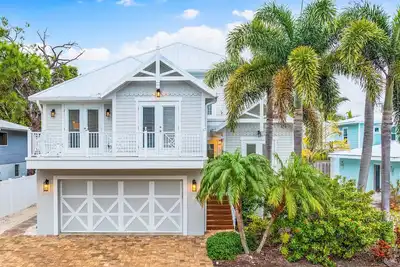 Image de Promotions De Septembre! 1 bloc de la plage, grande piscine privée - 6 Bdrm Luxury House!