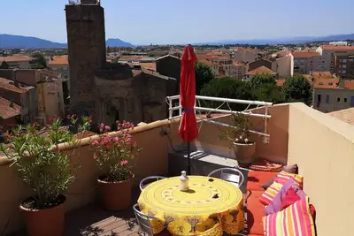 Image de Splendide penthouse avec terrasse privée sur le toit et vue à 360 ° sur la mer et les montagnes