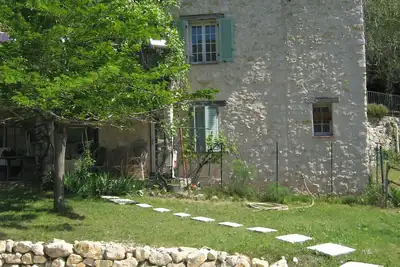 Image de mas provencale de 180 m2 dans une foret de chene ; exposé plein sud
