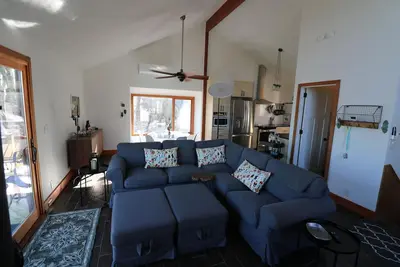 Image de Chalet de ski 3br \/ 2ba récemment rénové près de la piste Tyro, comprend les laissez-passer pour les membres