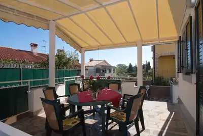 Image de grand appartement avec 2 salles de bains incl. une grande terrasse, la mer et Zentrumsnah Ă Porec