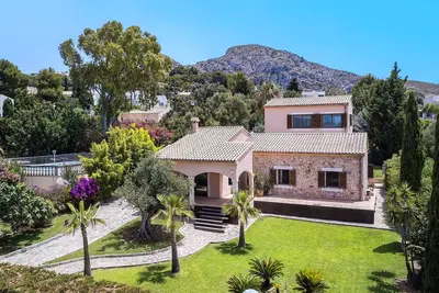 Image de Villa Elvissa est une villa de 5 chambres, 4 salles de bains avec piscine privée, air conditionné et WiFi
