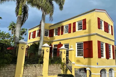 Image de Luxe historique haut de gamme Ă Frederiksted - 2 blocs de la meilleure plage sur Stx