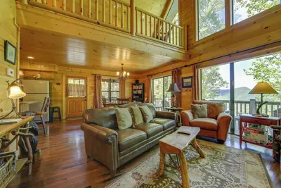 Image de Bryson City Cabin w / Spa privé et vue sur la montagne!