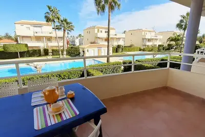 Image de Appartement de 3 chambres pour 6 personnes avec piscine et tennis.
