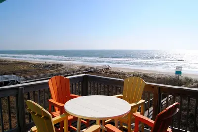 Image de Condo Oceanfront 2 Br / 2 Ba récemment rénové et décoré avec goût, pour 8 personnes.