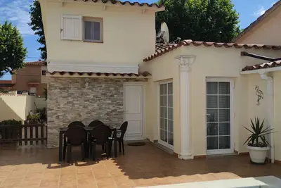 Image de Jolie villa indépendante avec piscine privée et jardin à 2 km. de la plage