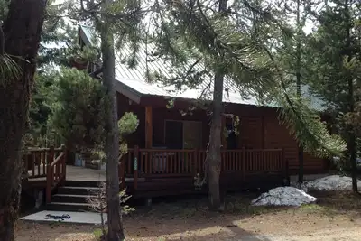 Image de Log Cabin à Island Park, Idaho pour Adventurous Get Away.