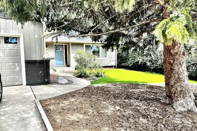 Image de Maison récemment rénovée au coeur de Colorado Springs près de Uccs et Afa pour 19 personnes
