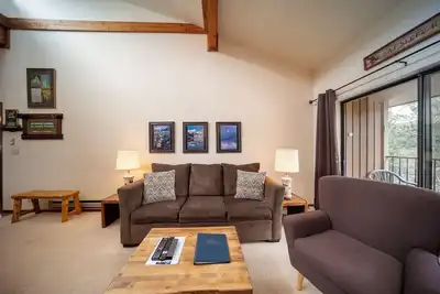 Image de Plafonds vo��tés, idéalement situé deux chambres à coucher Winter Park Condo minutes de Winter Park Resort