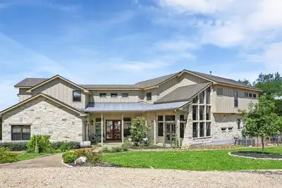 Image de Magnifique Hill Country Home - Capacité d'accueil jusqu'à 10 avec des vues et un espace extérieur incroyable!
