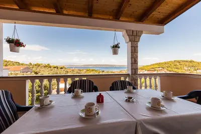 Image de Appartement De Luxe À 2 Chambres - Villa Avec Vue Spectaculaire!