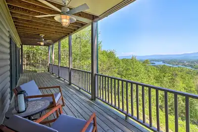 Image de 'Haven Ridge' - Maison haut de gamme avec vue sur la montagne!
