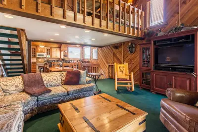 Image de Spacieux, 3 chambres + loft dans la phase 2 de Snowcreek. Capacité d'accueil 12. Des vues incroyables!