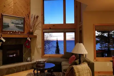 Image de Belle maison en rangée du lac Supérieur. Privé et calme. 4 miles à Split Rock