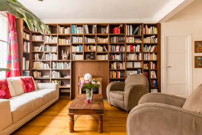 Image de Chic maison pleine de charme et une aura accueillante dans un emplacement central (Veeve)