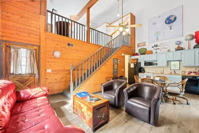 Image de Day Dreamer - Cabane Darling de 2 chambres pour animaux de compagnie au Fall Creek Resort