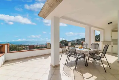 Image de Appartement de vacances avec une belle vue sur la mer