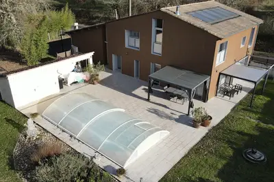 Image de Belle maison 170 m2, piscine chauffée et couverte, jacuzzi, classée 4 étoiles.