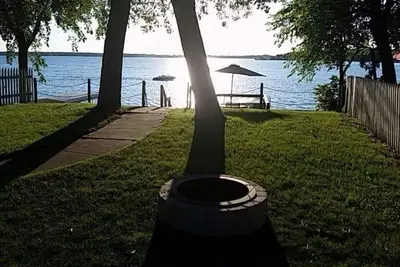 Image de Incroyable lac de l'Ouest Okoboji Accueil! Emplacement, emplacement, emplacement! ! !