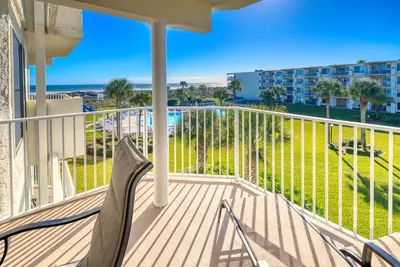 Image de Superbe condo de plage avec vue depuis le balcon