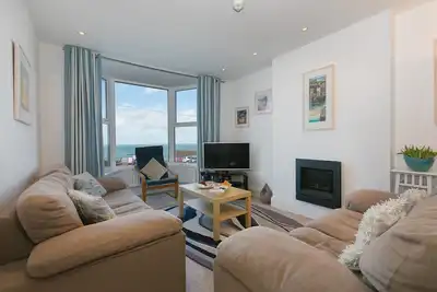 Image de SeaCrest, St Ives - 10 personnes - Vues - Parking pour trois voitures