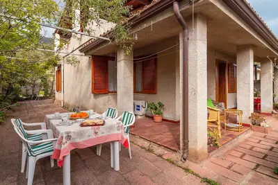 Image de Maison de vacances avec barbecue et terrasse