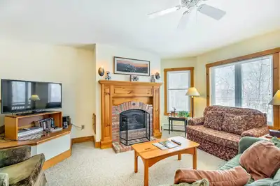 Image de Ski-in \/ Ski-out Condo de luxe Ă Jay Peak Resort!