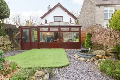 Le Cottage, Marian-Glas