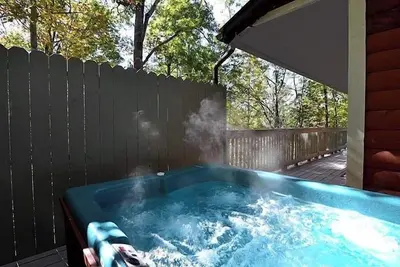 Image de Plus de 700 $ en billets gratuits, romantique, jolies vues, bain à remous, jacuzzi, internet, Gatlinburg / Pf