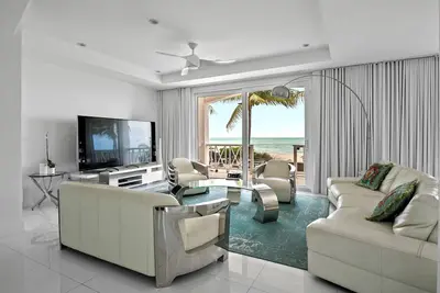 Image de Maison Blanche - Villa de luxe neuve et exclusive sur le front de mer - Plage privée de sable blanc