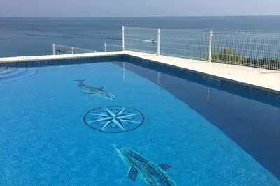 Image de Ocean Front Large Luxury Villa with Pool.