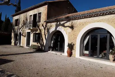 Image de Mas spacieux du 19 siècle à 7km de Saint-Rémi de Provence avec piscine chauffée