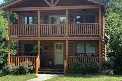 Image de Cabine neuve: pratique pour tout ce que les Smokies ont à offrir!