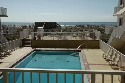 Image de Beau 3 chambres / 3 salles de bain Starboard Village Condo. Étapes pour la piscine et la plage!