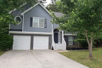 Image de Spacieuse Maison Cartersville qui peut accueillir jusqu'Ă 13 personnes et 12 min. Ă Lakepoint!