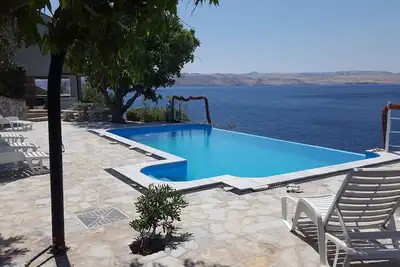 Image de Villa avec piscine et vue mer